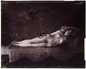 Ernest James Bellocq, Nude On a Wicker, N.Y., Foto pb sobre papel