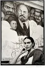 Lucienne Bloch, Frida Kahlo in Front of Unfinished Panel, 1933, Foto pb sobre papel