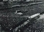 Time Square Crowd by Brown Brothers, 1920, Foto pb sobre papel, offered Sep 2020