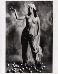 Mulher Pós-Moderna by Vânia Toledo, 1992, fotografia, offered Sep 2020
