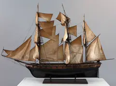 Inglês do Século XVIII by Modelo Naval, maquete de barco em madeira e tecido, offered Sep 2020