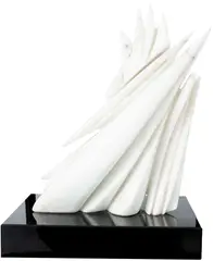 Sem Título by Pablo Atchugarry, escultura em mármore, offered Jun 2019