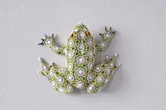 Jules by Joana Vasconcelos, 2014, fiança rafael bordalo pinheiro pintada com vidrado cerâmico e croché de algodão feito à mão, offered Jun 2015
