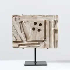 Kenjirō Azuma, Ohne Titel, 1961, Steinrelief, farbig gefasst