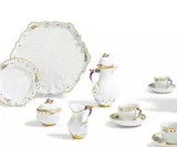 Mokkaservice für sechs Personen aus dem Schwanenservice by Meissen, 20. Jh, Porzellan, farbig und gold staffiert, sold May 2025