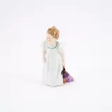 Meissen, Mädchen mit Puppe, Ausformung vor 1924, Porzellan, farbig dekoriert