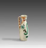 Face by Pablo Picasso, 1969, Weißes Steingut, partiell farbig gefasst und glasiert; ceramic, Madoura edition, sold Jun 2025
