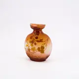 Vase mit Weinranken by Émile Gallé, Um 1910, Farbloses Glas, partiell milchig weiß bzw, sold May 2025