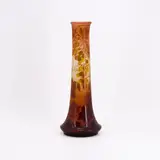 Große Vase mit Weinranken by Émile Gallé, Um 1918-31, Farbloses Glas, milchig weiß und Hellrot hinterfangen, sold May 2025