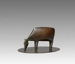 Ewald Mataré, Grasende Kuh II, 1930 (Entwurf), Bronze, braun patiniert