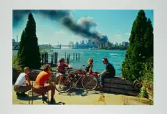 Thomas Hoepker, Blick von Williamsburg, Brooklyn, auf Manhattan, 11. September 2001, 2001/06, Archival Pigment Print auf HP