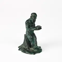 Affe sitzend mit Buch by Jörg Immendorff, Bronze, schwarz und partiell grün patiniert, sold May 2025