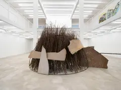 Mario Merz, Albero Grande Solitario, 1995, Stahl, Glas, Stein, Reisig