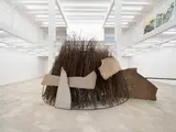 Mario Merz, Albero Grande Solitario, 1995, Stahl, Glas, Stein, Reisig