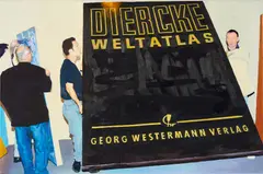 Peter Zimmermann, Ohne Titel (Diercke Weltatlas), Um 2000, Acryl auf Velin auf Leinwand