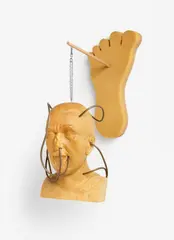 Martin Kippenberger, Immer an der Wand beißen bei Susan, 1990, Schaumstoff, Holz, Spritzschaum, Kunststoff, Ringschraube und Kette mit Karabiner