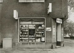 Düsseldorf, Merowingerstr. 45, 9/78 (TR-86) by Tata Ronkholz, 1978, Vintage-Gelatinesilberabzug auf Agfa, sold Nov 2025
