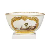 Kumme mit großen Landschaftskartuschen by Meissen, Um 1745, Porzellan, farbig staffiert, gold dekoriert, sold May 2025