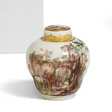 Meissen, Teedose mit ländlichen Szenen in feinster Malerei, Um 1740/50, Porzellan, farbig staffiert, gold reliefiert