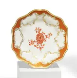 Speiseteller aus dem sog. "Möllendorff-Service" by Meissen, Um 1762, Porzellan, leicht reliefiert, eisenrot bemalt, gold dekoriert, sold May 2025