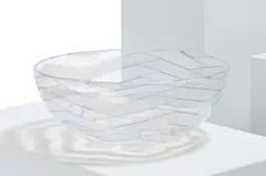Schale 'A spina' by Ercole Barovier, 1958, Farbloses Glas mit aufgeschmolzenen milchig weißen, leicht opaleszenten Plättchen und dunkelvioletten Fäden, sold Nov 2025