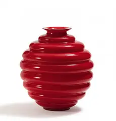Napoleone Martinuzzi, Vase 'Deco', 2001, Opalino-Überfangglas mit opak weißer Schicht zwischen opaken und transparenten Rottönen