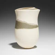 Jennifer Lee, Pale, olive haloed bands, coned shelf rim, 1995, hand-built stoneware, oxides