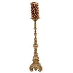 Portacirios, MÉXICO, CA, Bronce, acabado dorado; decorado con relieves de acantos; se incluye cirio