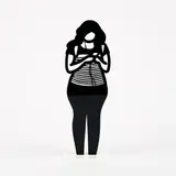 Julian Opie, Backpack, 2018, Acrylglasfigur, aufgesteckt auf Acrylglassockel