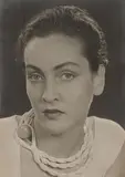 Man Ray, Meret Oppenheim with Necklace, Ca. 1933, Gelatinesilberabzug