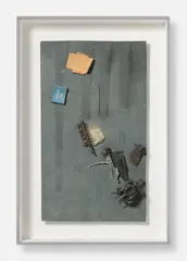 Daniel Spoerri, Tableau mobile-immobile, salut Jean, 1960, Holz, Metall, Karton, Gitanes-Schachtel auf Holzplatte