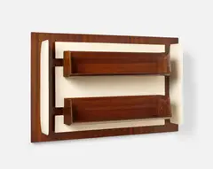 Gio Ponti, Hinterleuchtetes Wandregal aus der Serie "Parete Organizzata", Um 1960, Nussbaumholz, teilweise weiß lackiert. Elektrifiziert mit doppelter Fassung