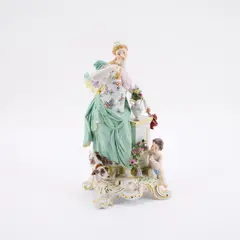 Allegorie des Geruchs by Meissen, 2003, Porzellan, polychrom und gold staffiert, sold Nov 2025