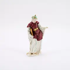 Nymphenburg, Chinesischer Priester, 1900-1920, Porzellan, polychrom und gold staffiert