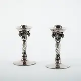 Georg Jensen, Paar Leuchter mit Traubenzier, Silber