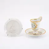 Kpm, Gedenktasse der Völkerschlacht bei Leipzig mit passender Untertasse, Um 1815-1820, Porzellan, teilweise chamoisfarbener Fond, polychromer Aufglasurdekor, Vergoldung