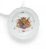 Meissen, Teller aus dem Service für Graf Sulkowski, Um 1735-1738, Porzellan, polychrom und gold staffiert