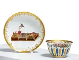 Meissen, Koppchen mit Unterschale mit Hausmaler-Dekor, Um 1730/1740, Porzellan, polychrom und gold staffiert