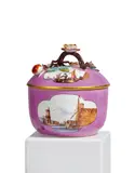 Meissen, Purpurfond Zuckerdose mit Kauffahrteiszenen, Um 1735/1740, Porzellan, purpurfarbener Fond, polychrom und gold staffiert