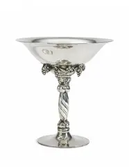 Georg Jensen, Großer Tafelaufsatz mit Traubendekor, Nach 1945, Silber