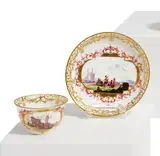 Meissen, Koppchen und Unterschale mit Kauffahrteiszenen, Um 1730/1735, Porzellan, polychrom und gold staffiert
