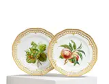 Royal Copenhagen, Zwei Dessertteller mit Obst und Nüssen, 1960/1970er, Porzellan, polychrom und gold staffiert