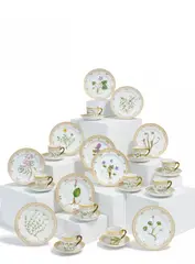 Royal Copenhagen, Zehn Kaffeegedecke 'Flora Danica', 2. Hälfte 20. Jh, Porzellan, polychrom und gold staffiert