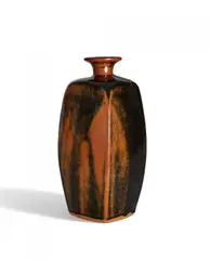 Bernard Leach, Große kantige Vase, Um 1965, Steinzeug mit Tenmoku-Glasur