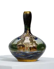 Amphora-Werke. Riessner, Kleine Enghalsvase mit Frauenbildnis, Um 1900, Edelsteinporzellan, farbige Unterglasurbemalung, Reliefgoldauftrag, weißer Emaildekor