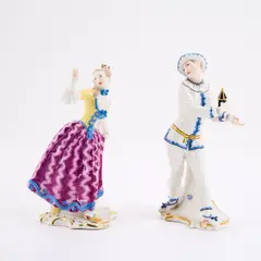 Nymphenburg, Leda und Pierrot aus der Commedia dell'Arte, 20. Jh, Porzellan, polychrom und gold staffiert