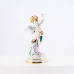 Amor mit Brieftaube und Herz by Meissen, Porzellan, polychrom und gold staffiert., sold May 2026