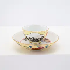 Gelbfond Koppchen und Untertasse mit Kauffahrteiszenen by Meissen, Porzellan, Gelbfond, polychrom und gold staffiert, Schwarzlotmalerei., sold May 2026