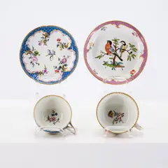 Zwei Tassen mit Untertassen mit Blumen- bzw. Vogelmalerei by Meissen, Porzellan, polychrom und gold staffiert, Schuppenmalerei., sold May 2026