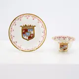 Meissen, Koppchen und Unterschale mit Tiepolo-Wappen, Porzellan um 1720, Bemalung um 1728.